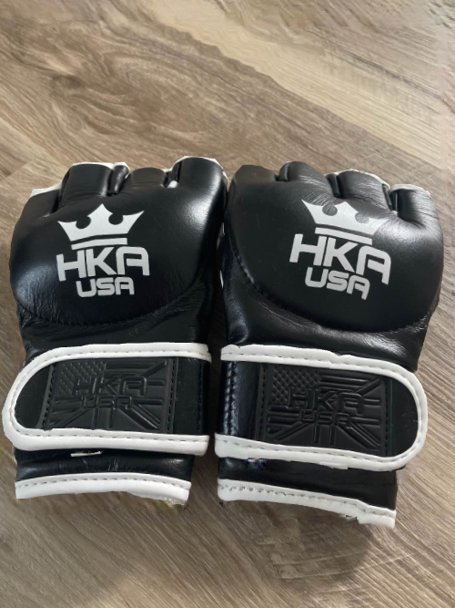 4 oz MMA Gloves - BLACK